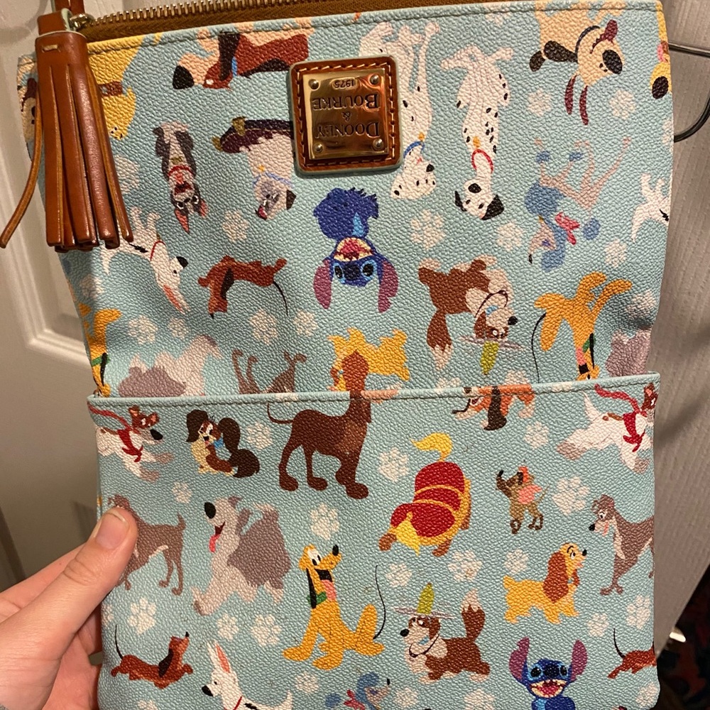 2017 Disney dog Dooney and Bourke in pastel blue